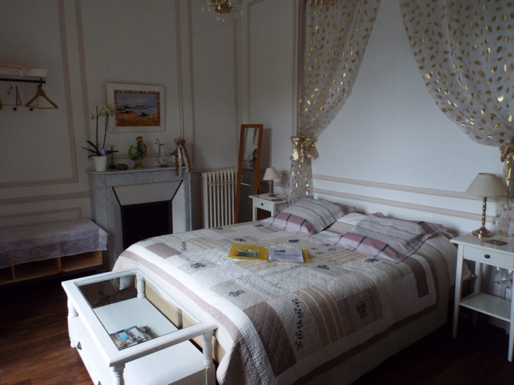 Chambre d'hôte La Comtesse, balcon, vue sur l'écluse et le canal de Nantes à Brest : Villa tranquillité