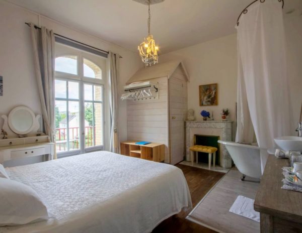 Chambre d hôte Belle Epoque, balcon, vue sur l'écluse et le canal de Nantes à Brest : Villa tranquillité