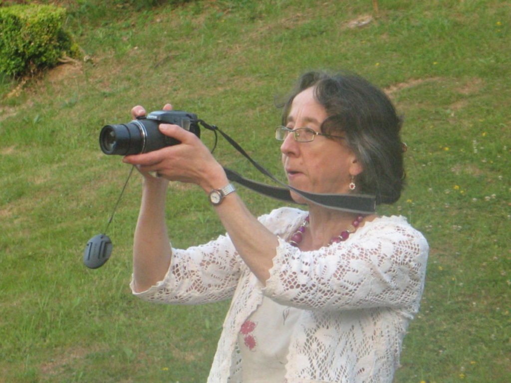 Me voici en train de prendre une photo. Agnès DURAFFOUR, Villa Tranquillité, Rohan, Bretagne